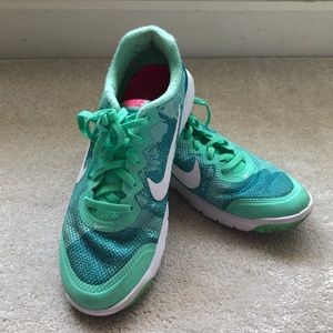 NIKE Flex Experience RN 4 SIZE 8